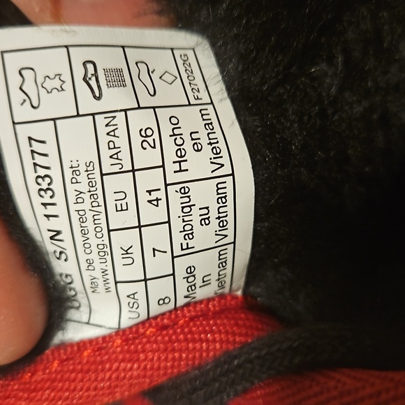 UGGS new no box - Picture 7 of 7